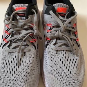 NEW-Nike fitsole cushion runnung shoes size 9